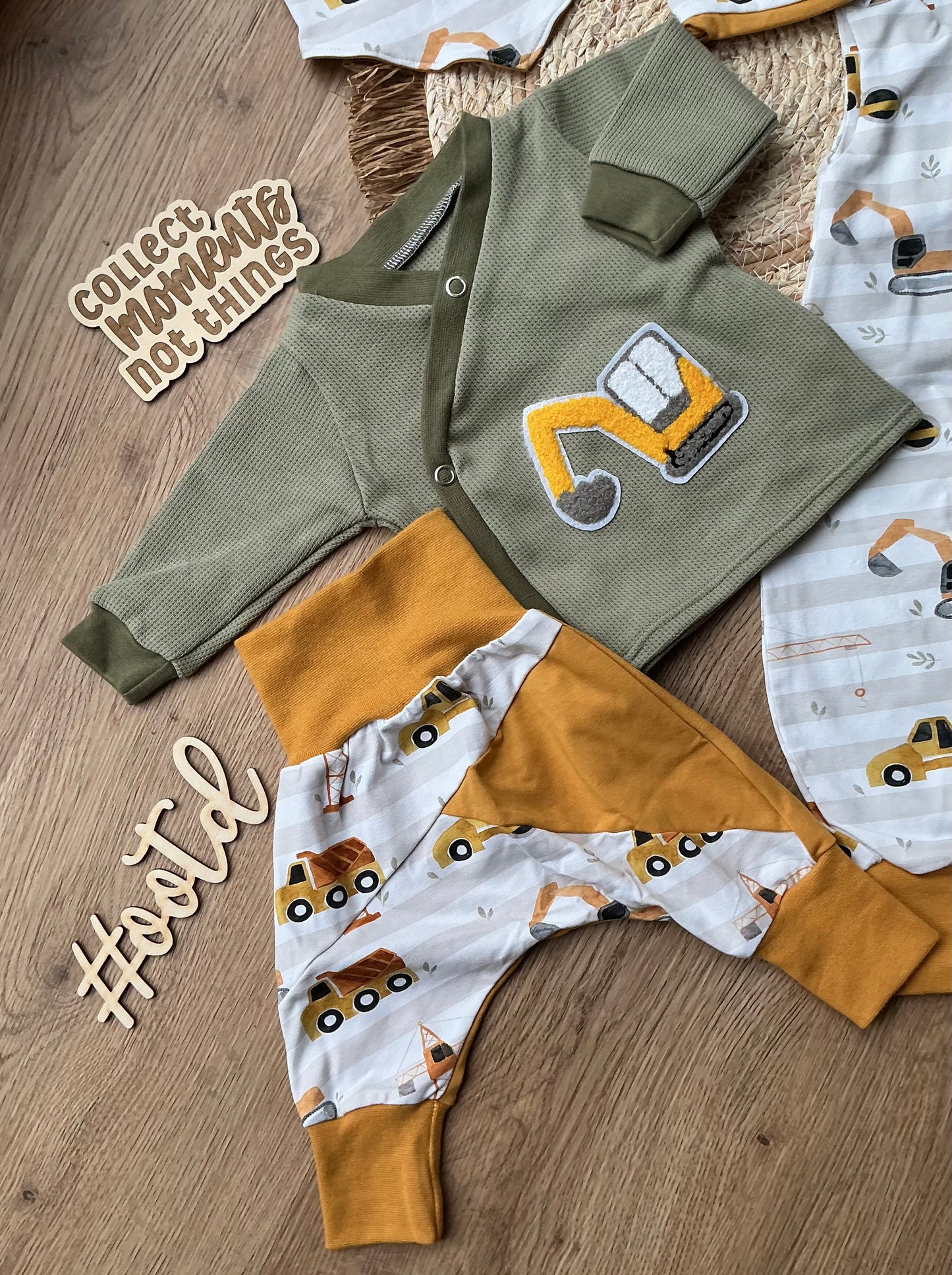 Set Wickeljacke-Hose-Strampler mit Accessoires
