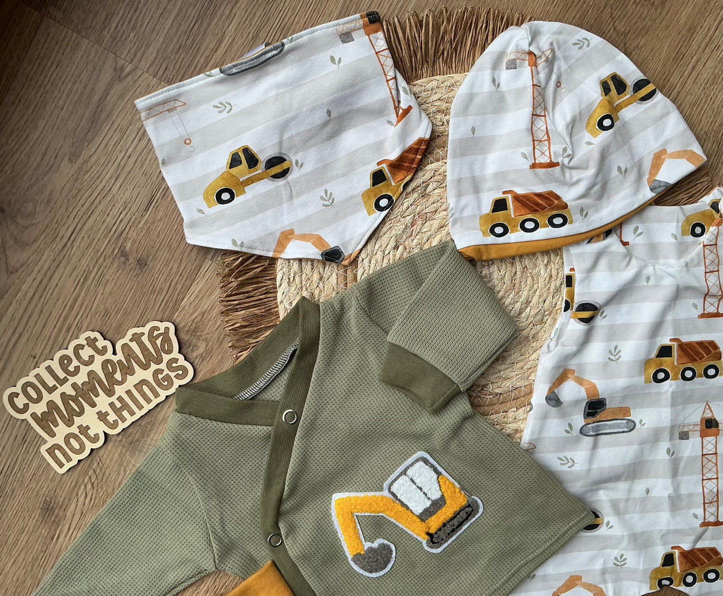 Set Wickeljacke-Hose-Strampler mit Accessoires